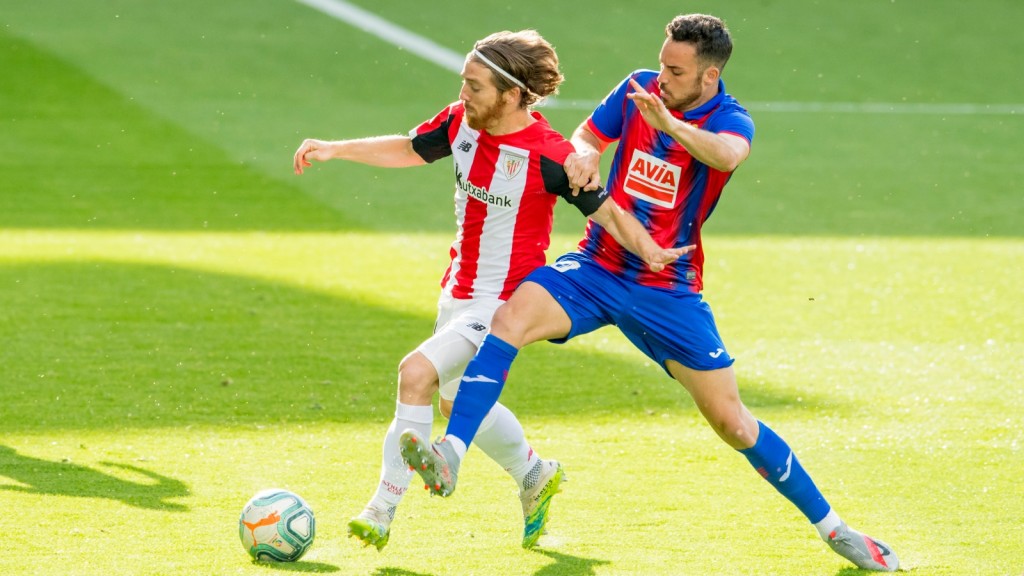 muniain_avanza_con_el_balon_ante_un_rival_del_eibar_foto_athletic_001